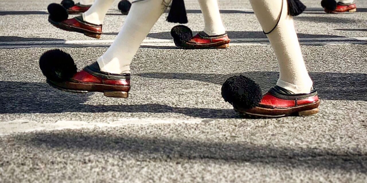 Από το Τσαρούχι στη Louis Vuitton